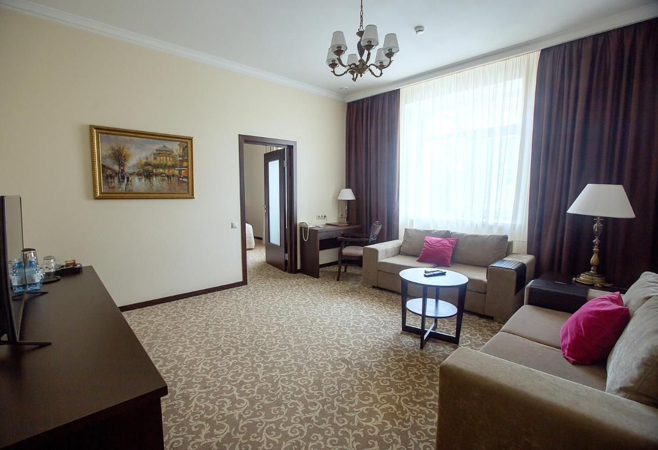 Hotel Bardin Novokuznetsk Esterno foto